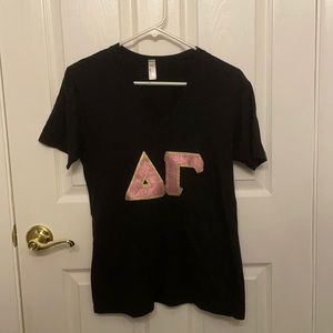 Delta Gamma Sorority V-Neck, size small